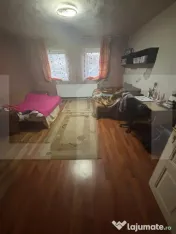 Casă spațioasă, 177 mp construiți, teren 3400 mp, 5 came 
