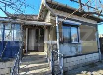 Casa individuala cu front mare la strada, 80 mp, teren 740 m