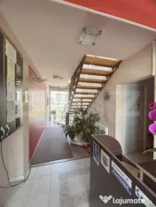 Cladire multifunctionala, pensiune plus casa, parcari priva 