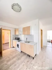 Cladire multifunctionala, pensiune plus casa, parcari priva 