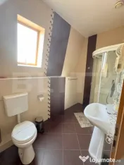 Cladire multifunctionala, pensiune plus casa, parcari priva 