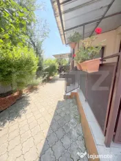 Cladire multifunctionala, pensiune plus casa, parcari priva 