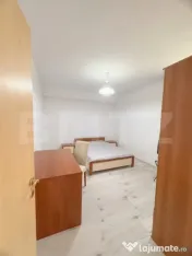 Cladire multifunctionala, pensiune plus casa, parcari priva 