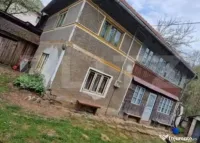 Casă cu 3 camere, ideală pentru locuit sau casă de vacan? 