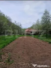 Casă cu 3 camere, ideală pentru locuit sau casă de vacan? 