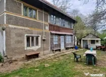Casă cu 3 camere, ideală pentru locuit sau casă de vacan?