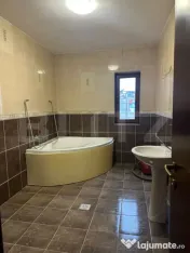 OPORTUNITATE INVESTIȚIE: Apartament de 3 camere, 2 bai, Zon 