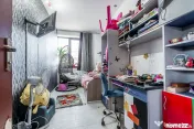 Apartament tip casă | 3 camere & curte | zona Colegiului...