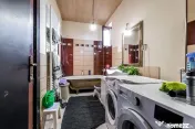 Apartament tip casă | 3 camere & curte | zona Colegiului...