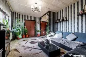 Apartament tip casă | 3 camere & curte | zona Colegiului...