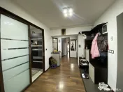 Apartament decomandat cu 3 camere, 2 balcoane, boxa, uscator 