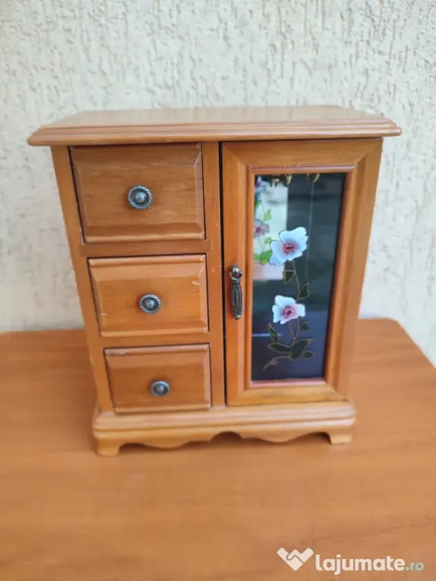 Dulăpior vintage pentru bijuterii