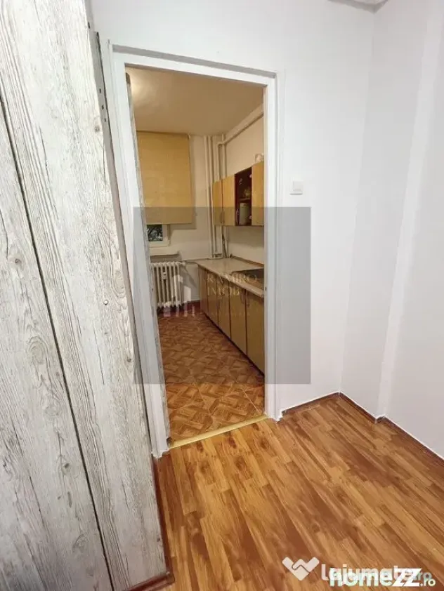 Apartament 3 camere bloc 1982 etaj 2 - Piata Sudului Sect...