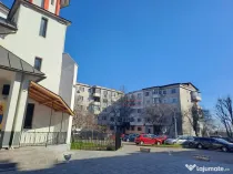 Proprietar – vând apartament 3 camere, decomandat, zona Shopping City