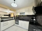 Apartament 3 camere, bloc nou, parcare, zona Republicii Cara 