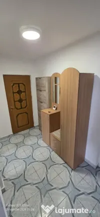 închiriez ap 2 camere 