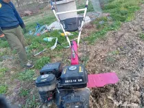 Vând motocultor 14 CP, pe benzină, cu scaun freza plug prășitoare brăzdar, carte