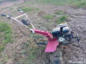 Vând motocultor 14 CP, pe benzină, cu scaun freza plug prășitoare brăzdar, carte 