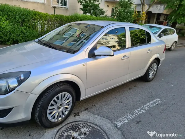 opel astra h sedan
