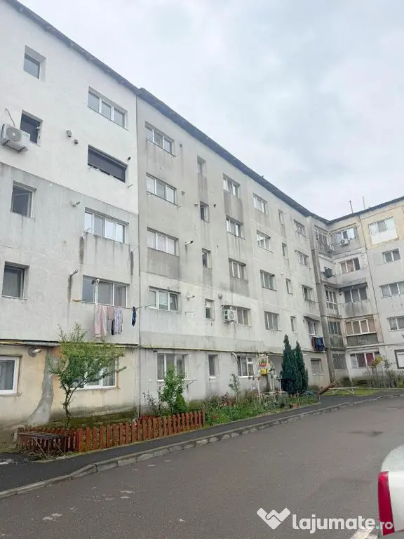 Apartament cu 2 camere - vanzare - Marasesti, jud. Vrancea