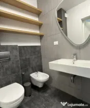 Apartament 3 camere, 2 băi, 57 mp, mobilat, parcare, zona C 