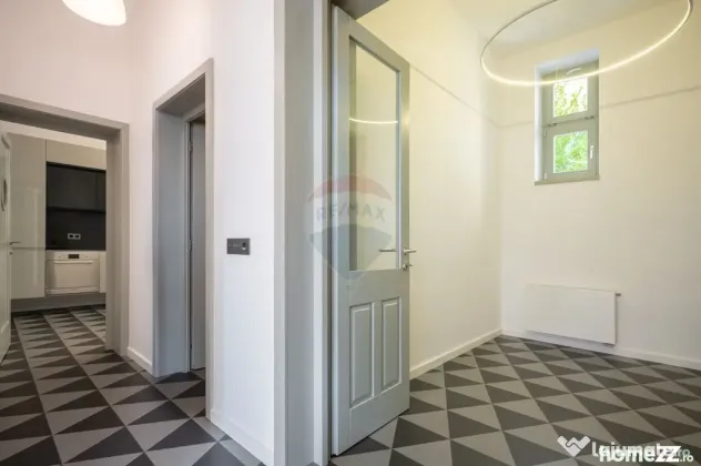 Arhitectură interbelică reinterpretată contemporan