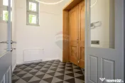 Arhitectură interbelică reinterpretată contemporan 