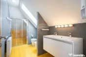 Arhitectură interbelică reinterpretată contemporan 