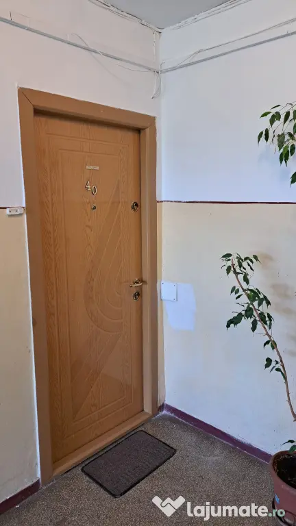 Vand apartament 3 camere