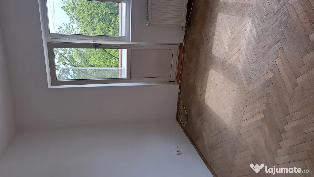 Vand apartament 3 camere