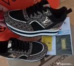 Adidasi dama Louis Vuitton, logo metalic auriu, saculet, etichetă