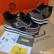 Adidasi dama Louis Vuitton, logo metalic auriu, saculet, etichetă 