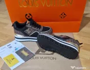 Adidasi dama Louis Vuitton, logo metalic auriu, saculet, etichetă 