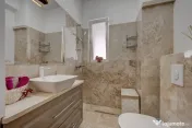 CAROL - EPISCOP CHESARIE, APARTAMENT 250 MP TOTAL, CURTE 250 