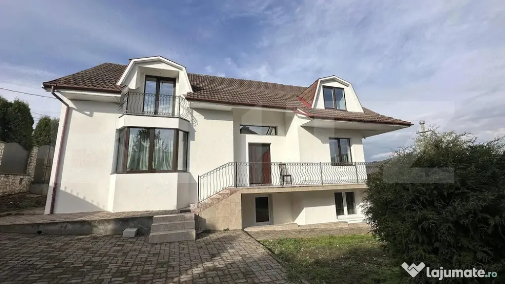 Casa superba in Voiniceni! 250mp! 11Ari!
