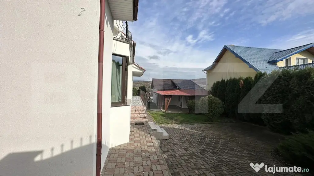 Casa superba in Voiniceni! 250mp! 11Ari!
