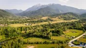 FILM! Oaza paradisiaca cu lac, vedere catre Bucegi, Glajerie 