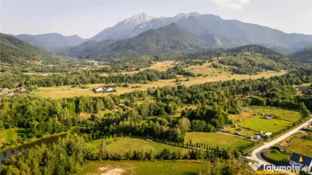FILM! Oaza paradisiaca cu lac, vedere catre Bucegi, Glajerie