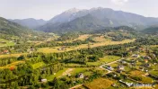 FILM! Oaza paradisiaca cu lac, vedere catre Bucegi, Glajerie 