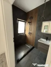 CASA INDIVIDUALA,500 mp teren,4 CAMERE, 2 BAI SI POD,VALEA A 