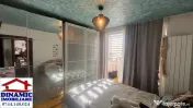 Vă propunem spre vânzare un apartament cu 2 camere, decomandat, situat 