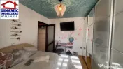 Vă propunem spre vânzare un apartament cu 2 camere, decomandat, situat 