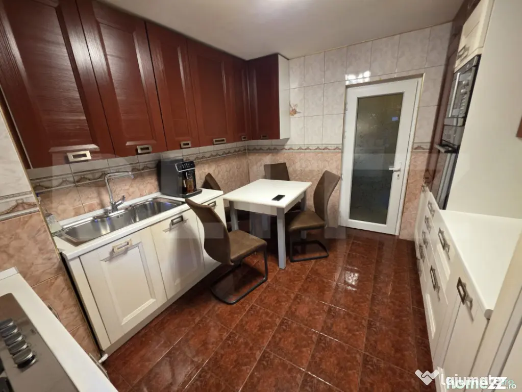 Apartament 4 camere, 100 mp, parcare privata, zona Ultracent - Craiova (Dolj)