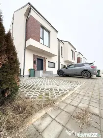 Oportunitate de Investiție – Casă Duplex în Complexu...