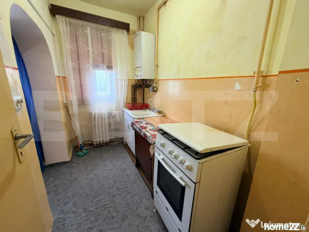 Apartament cu 3 camere, 47mp, etaj intermediar, Cugir - Cugir (Alba)