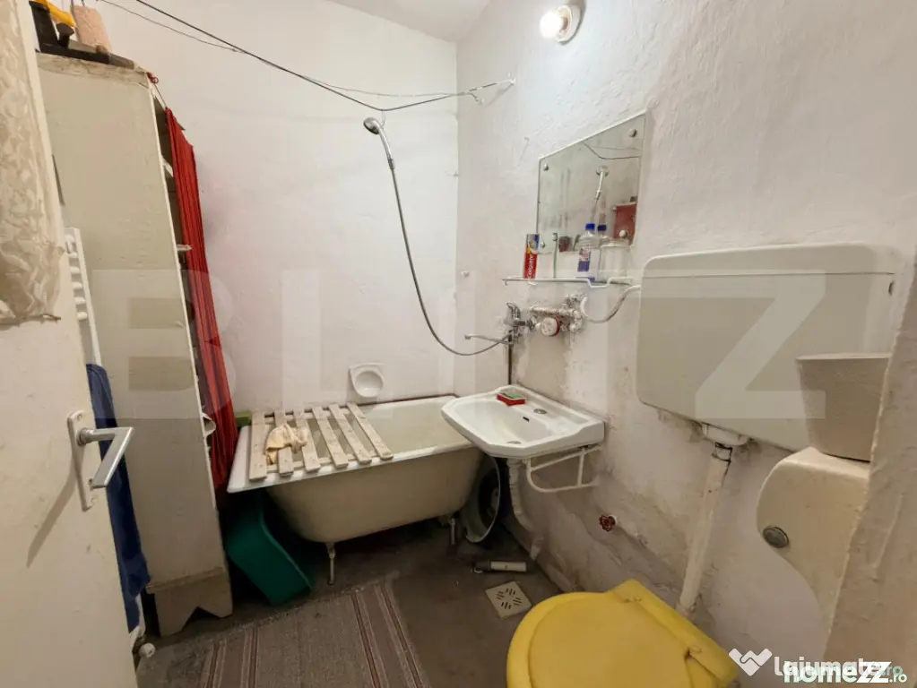 Apartament cu 3 camere, 47mp, etaj intermediar, Cugir - Cugir (Alba)