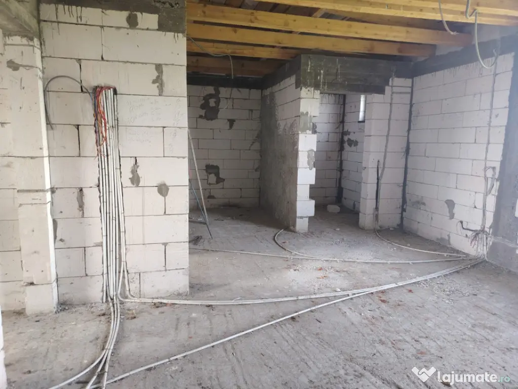 Casă tip duplex de vânzare, 144 mp, zona Jumbo Craiova