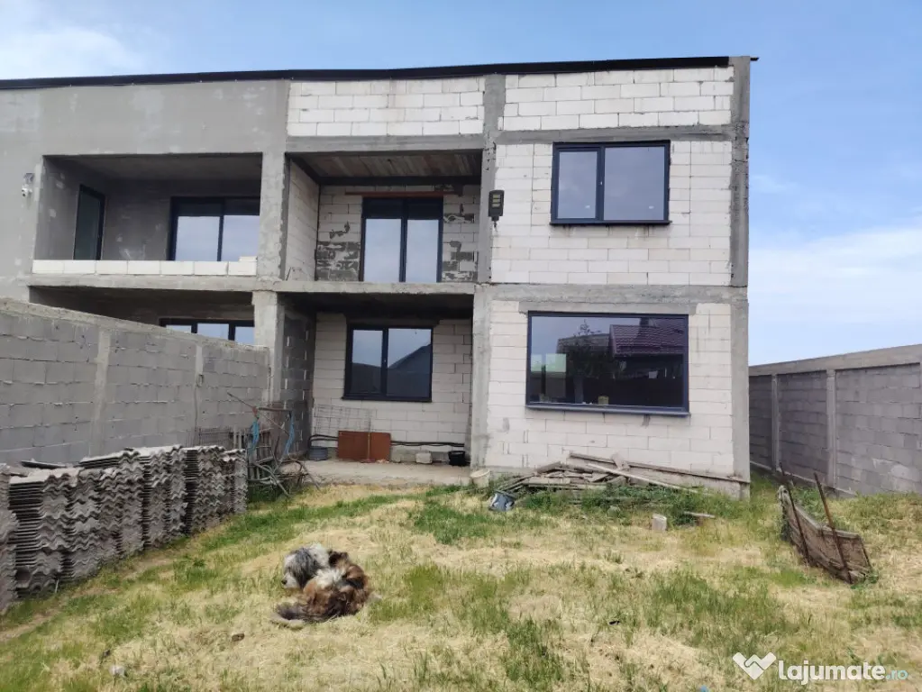 Casă tip duplex de vânzare, 144 mp, zona Jumbo Craiova