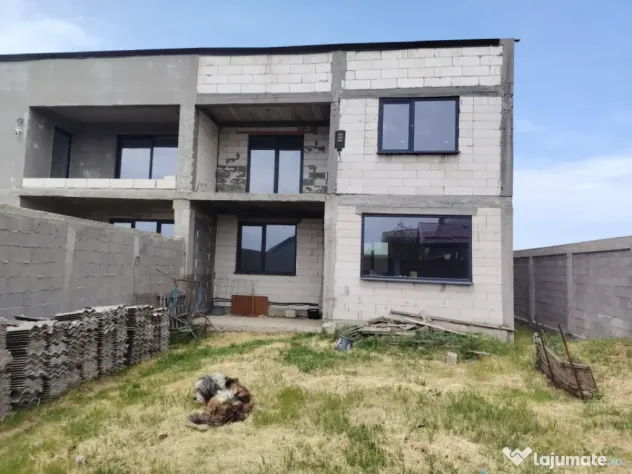 Casă tip duplex de vânzare, 144 mp, zona Jumbo Craiova