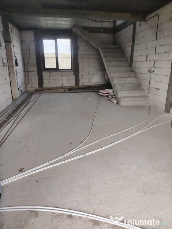 Casă tip duplex de vânzare, 144 mp, zona Jumbo Craiova